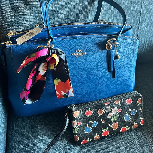 Coach Purse with Wallet - Picture 3 of 16